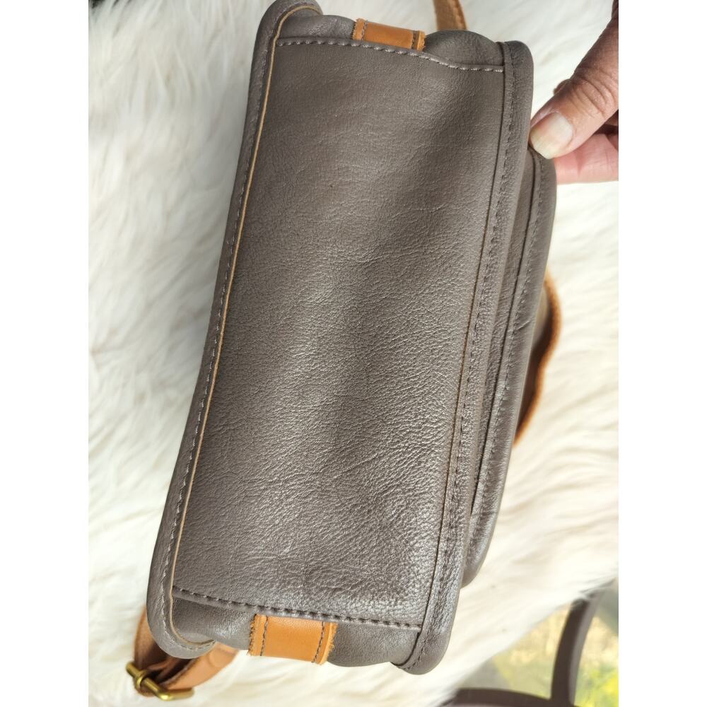 5213) Vintage Fossil 'Long Live' Taupe and Tan Leather Crossbody Shoulders Bag - Picture 10 of 11